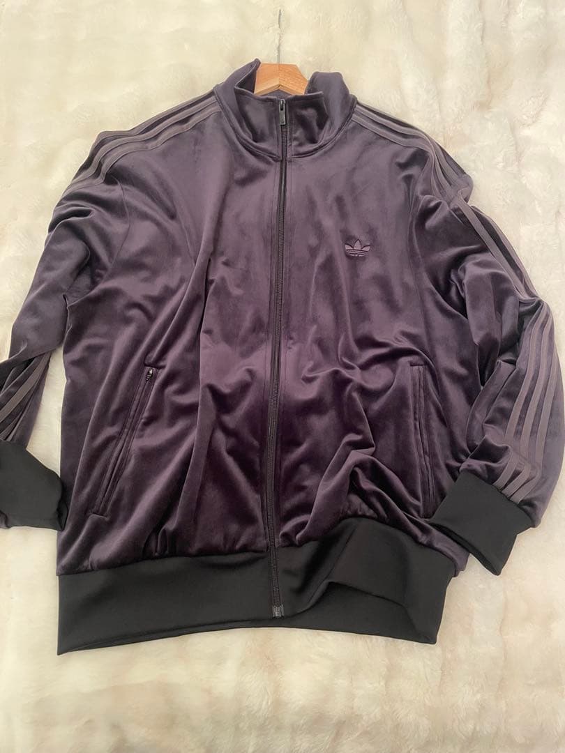 adidas ベロアトラックトップ　2026新作