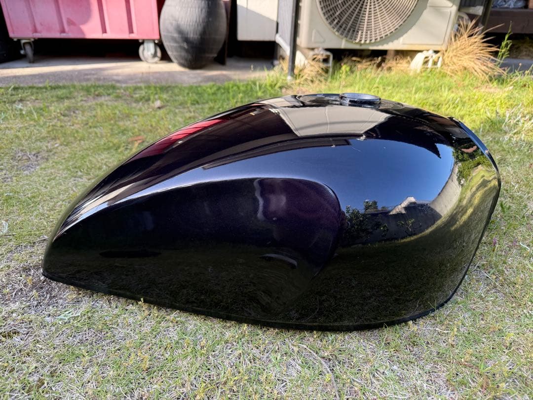 ゼファー1100 純正ガソリンタンク　純正紫色