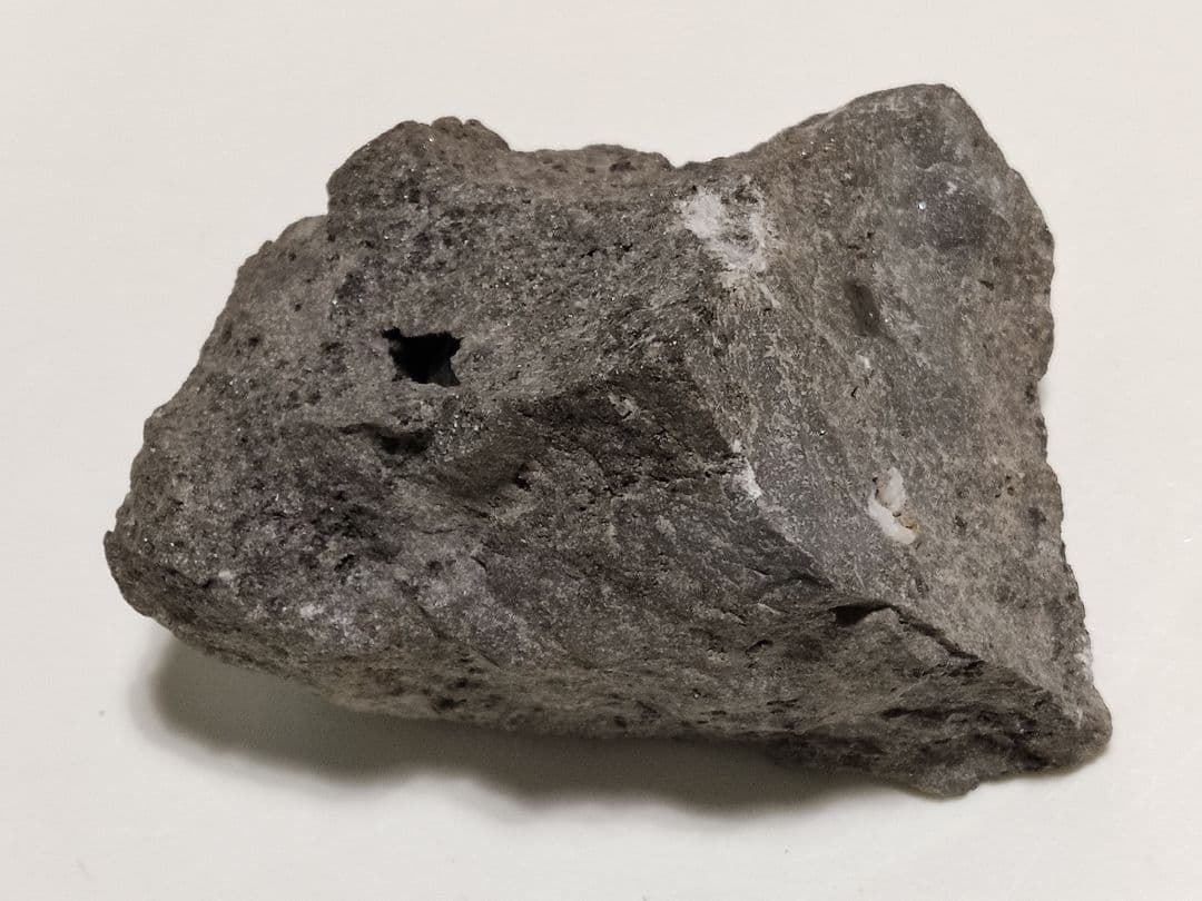 パワーストーン　天然石　原石　ハーキマーダイアモンド母岩付　499g　318