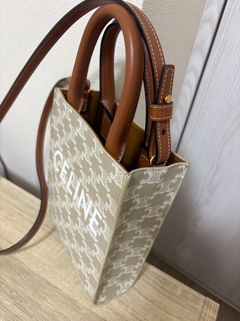 CELINE ベージュ ショルダーバッグ ロゴ入り