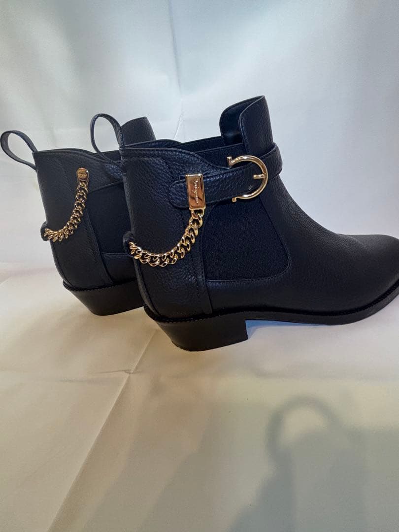 【美品】フェラガモ チェーン付きガンチーニショートブーツ 7 1/2サイズ