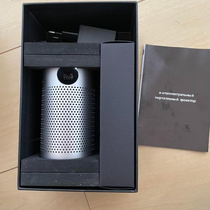 【美品】 V3プロジェクター　Android8.1システム　小型　ポータブル