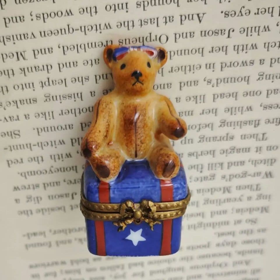 リモージュボックス　トリコロールリボンのテディベア　フランス製トリンケット