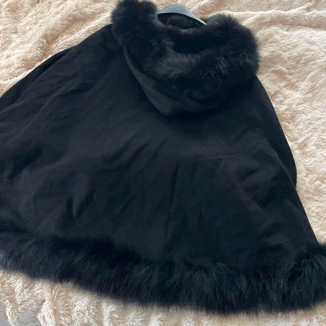 カシミヤ100パーセント　ブルーフォックス　ブラックフード付きファーケープ