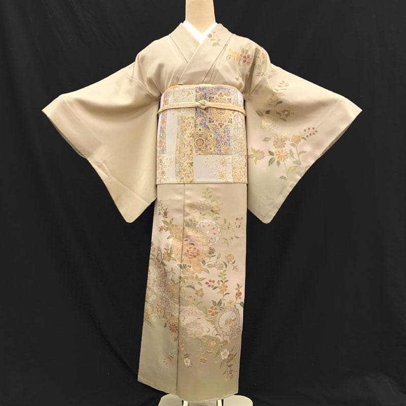 512mh46〇三松取扱い 訪問着 銀通し 金彩 螺鈿 宝相華 花 くすみ〇美品