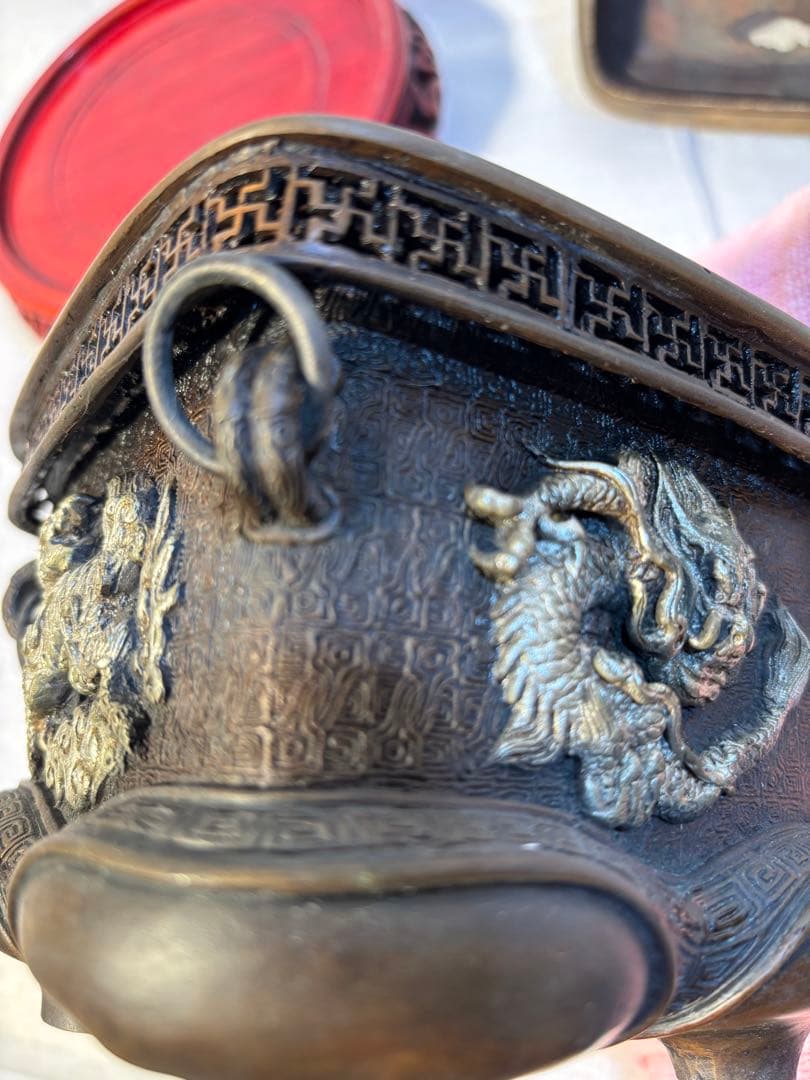 香炉　重さ≒3.6㎏　高さ≒19㎝　炉蓋幅≒14㎝