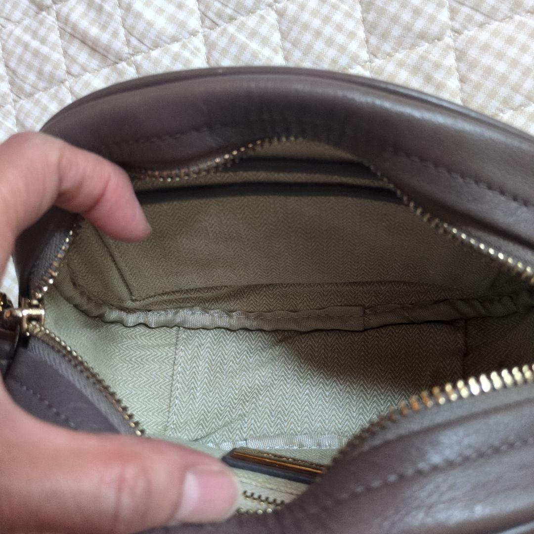 トリーバーチ♥キラシェブロン　カメラバッグ　グレーヘロン　ブラウン系