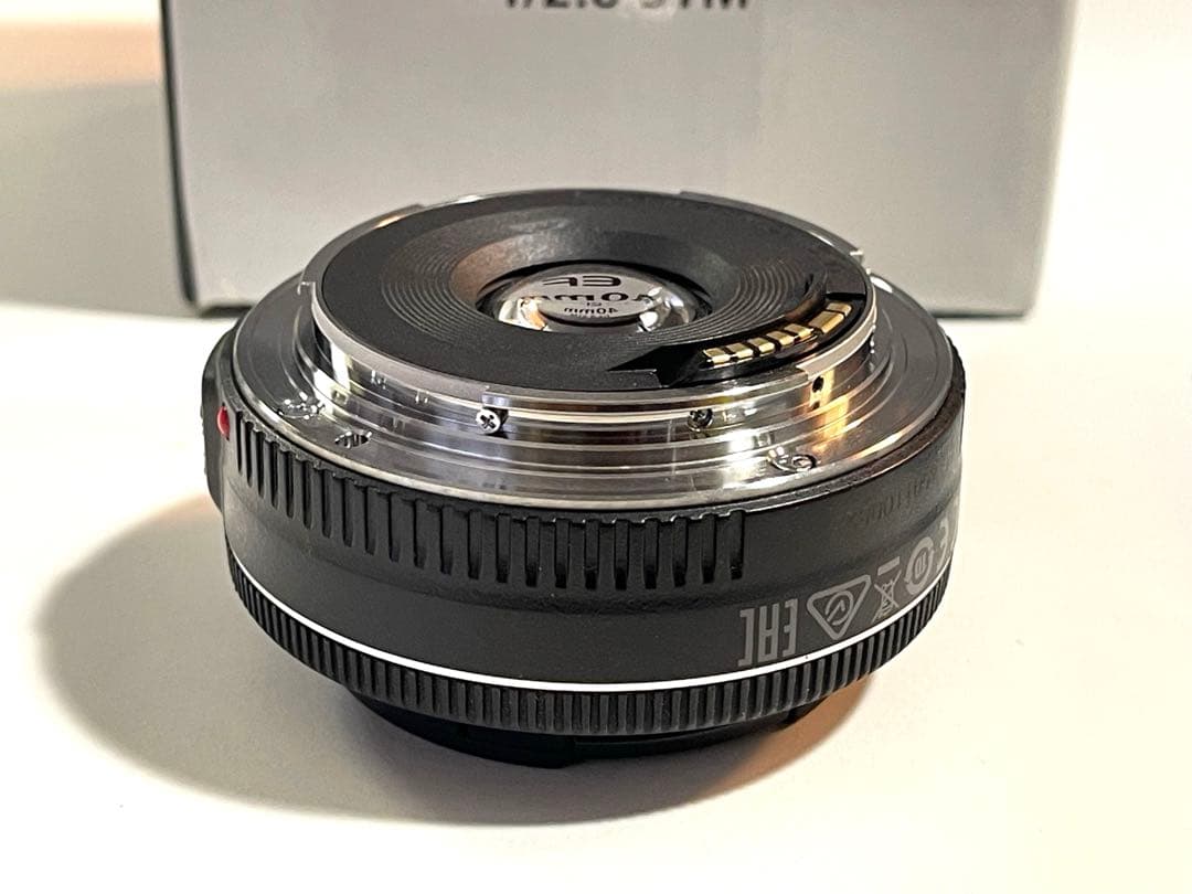 【Canon】パンケーキレンズEF40mm f/2.8STM レンズとフード