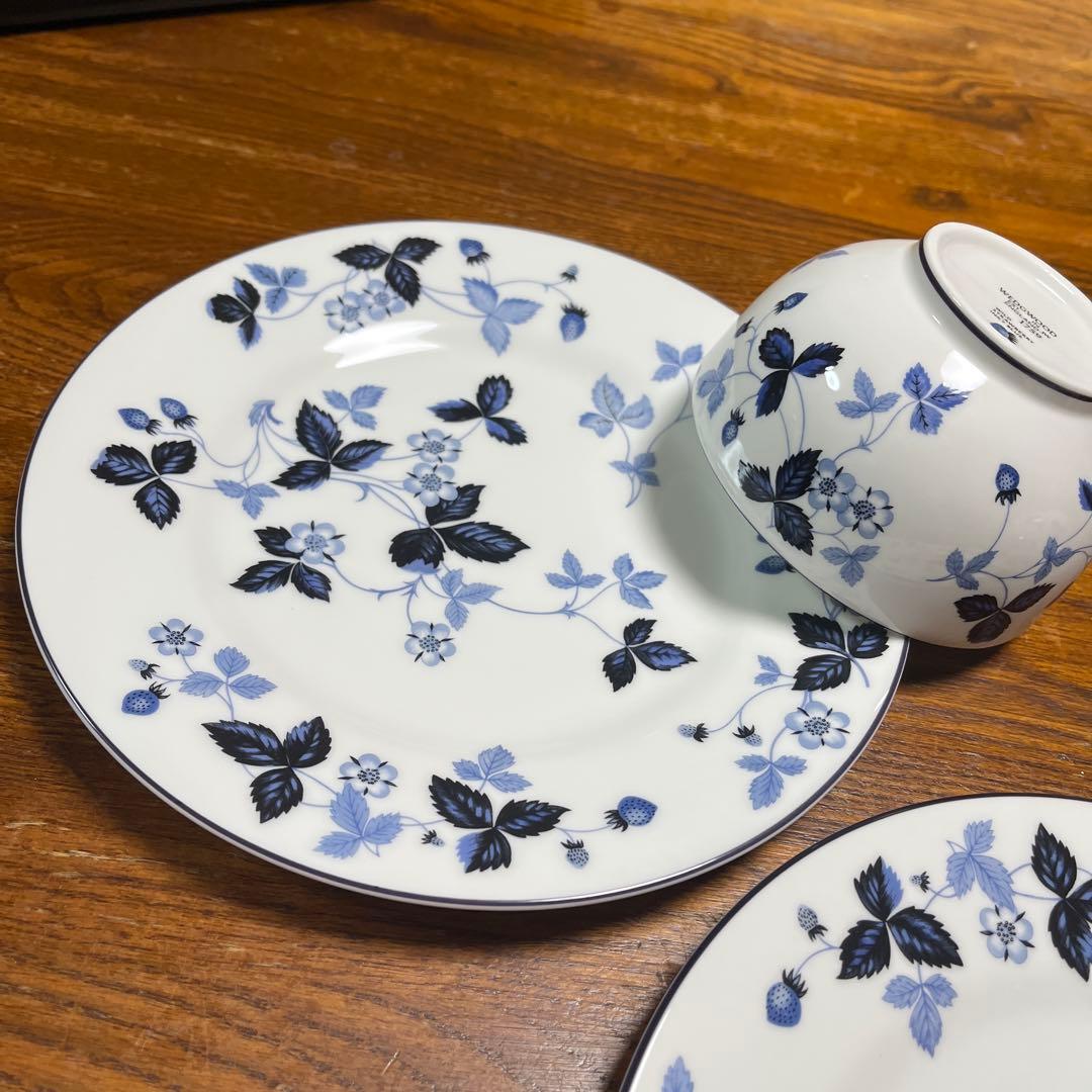 ウェッジウッドワイルドストロベリーインクブルーボウル&プレートセット