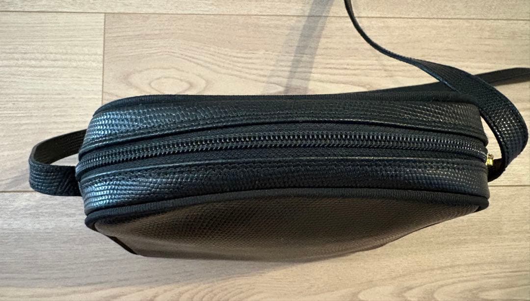 フェラガモ　ショルダーバッグ　黒　ブラック