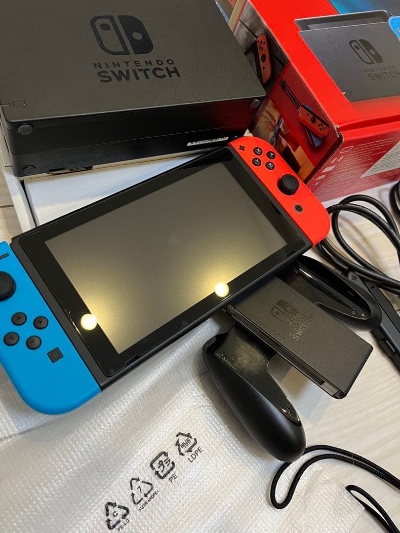 去年購入数回使用美品！Nintendo Switch箱付き本体