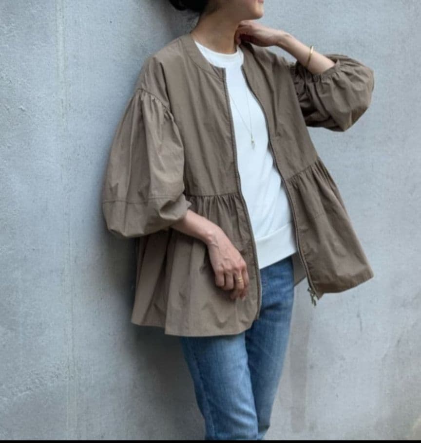 26400円　今季新品　ビアズリー　ペプラム　ギャザー　ジップブルゾン　ベージュ