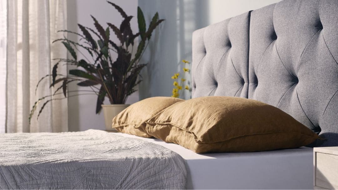 エマ・スリープ　クイーン　ベッドフレーム