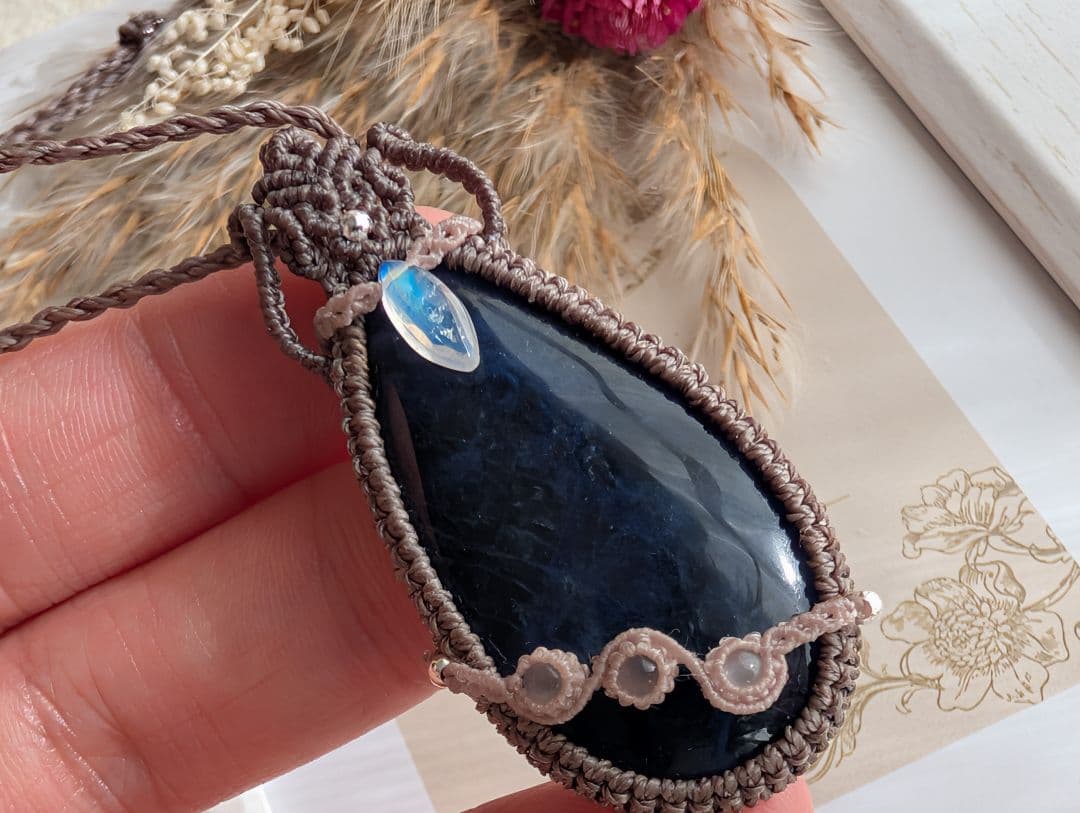 マクラメネックレス ソーダライト レインボームーンストーン