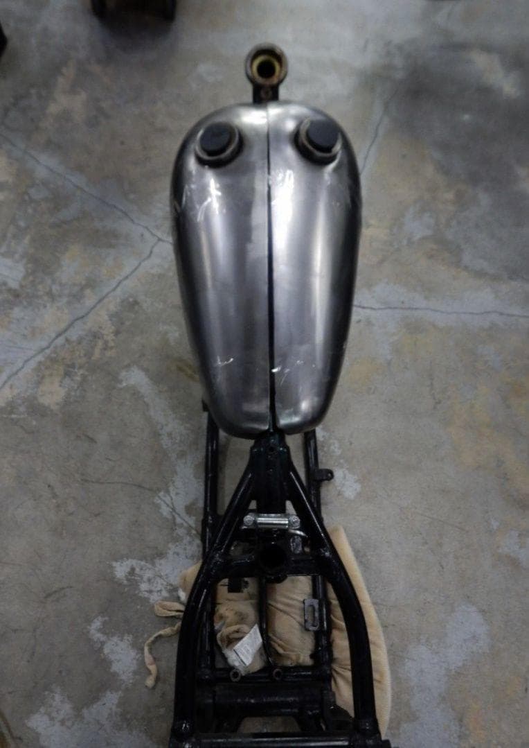 送料無料！左右分割ナロータンク！ナックル　パン　ショベル　エボ　管111809