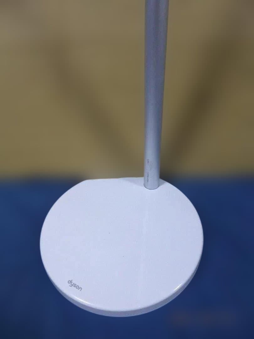 新品なので安心　ダイソンSV18　本体は未使用品　純正充電スタンド付