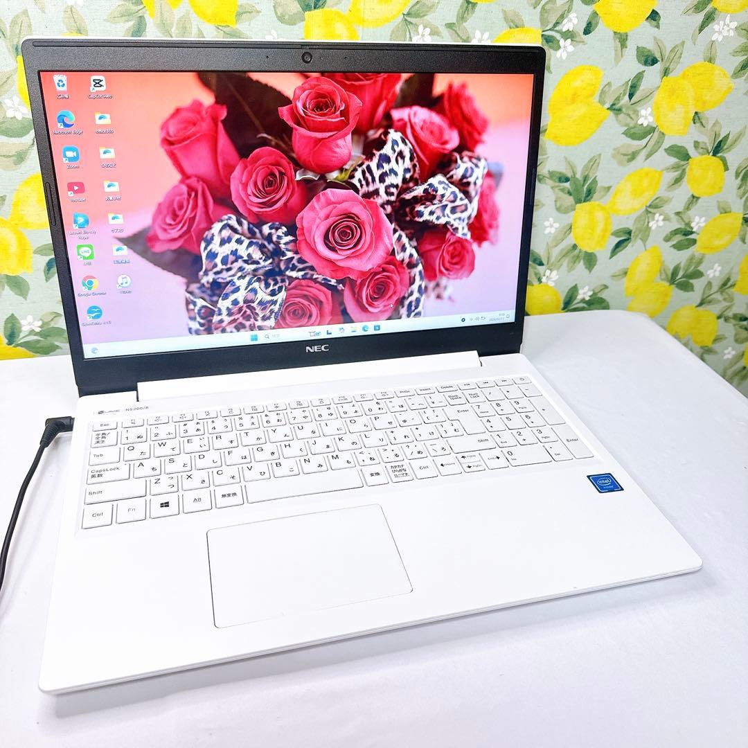 注目❤️薄型ホワイトノートパソコン❤️設定済み❤️すぐ使える❤️マウス付き❤️