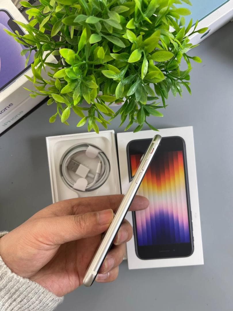 【期間限定／超美品】iPhone SE3 256GB｜SIMフリーホワイトモデル