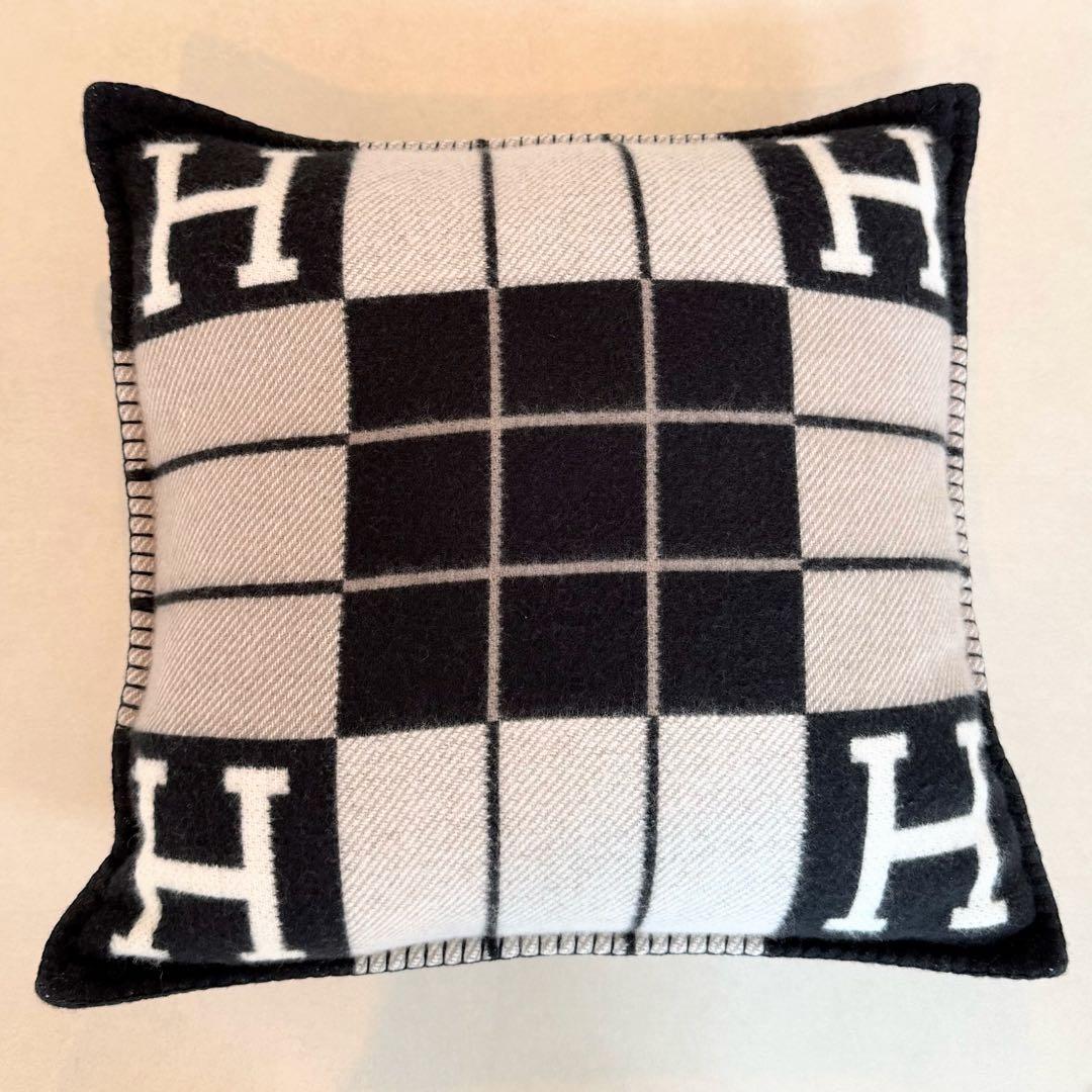 エルメス HERMES クッション アヴァロンIII PM ブラック 黒