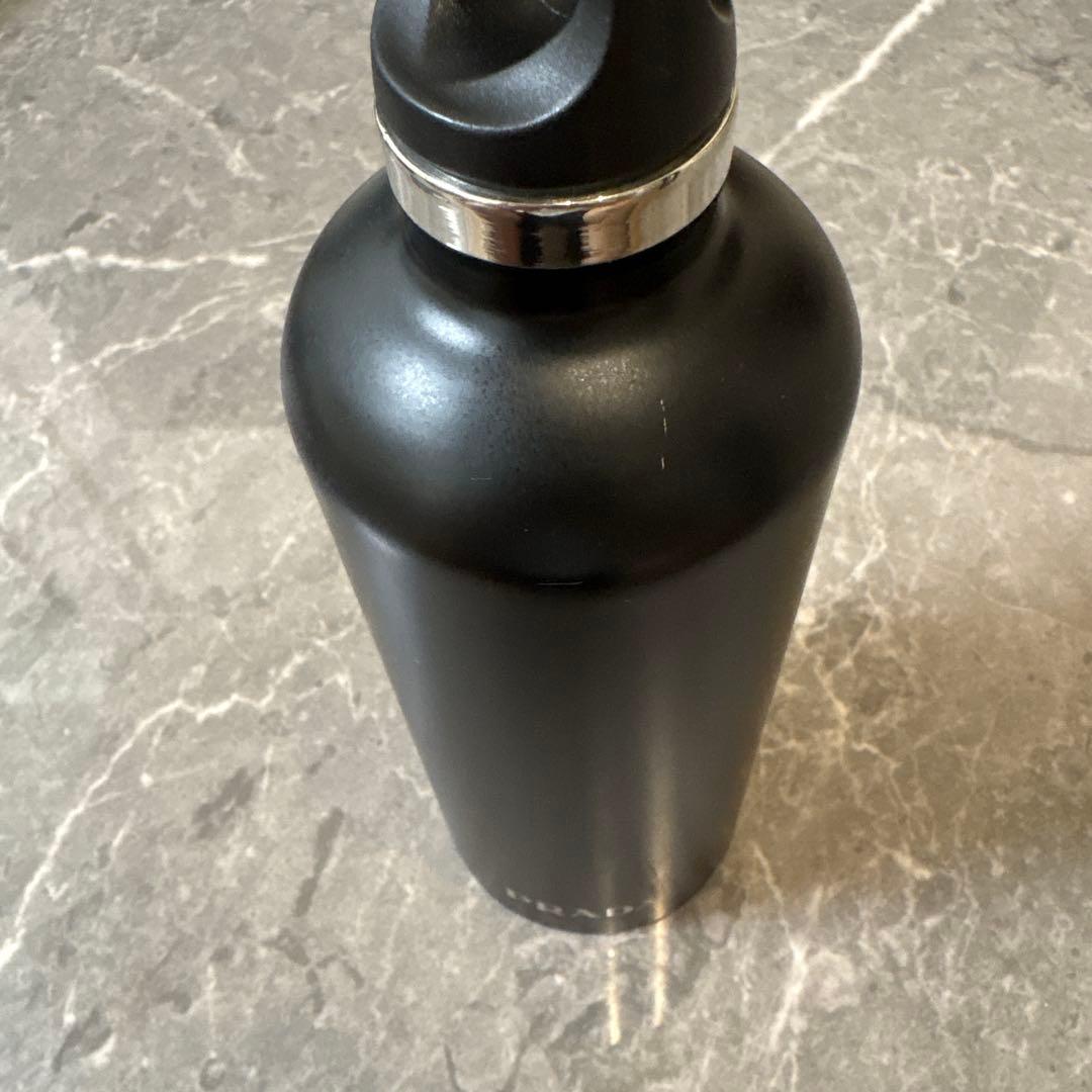 PRADA ブラック ステンレスボトル