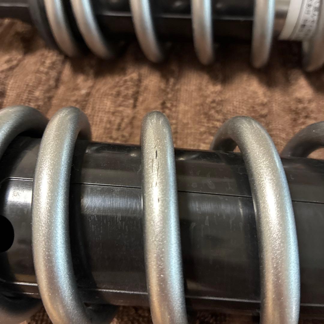 KYB サスペンション 2本セット