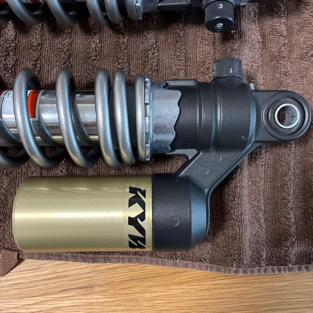 KYB サスペンション 2本セット