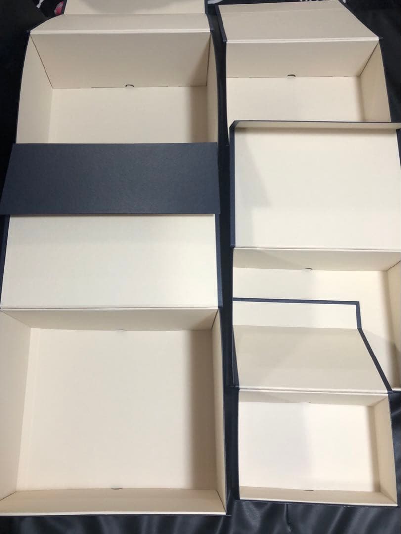 ルイヴィトン　ホリデー限定　バッグ等の箱9箱　大サイズ、中サイズ