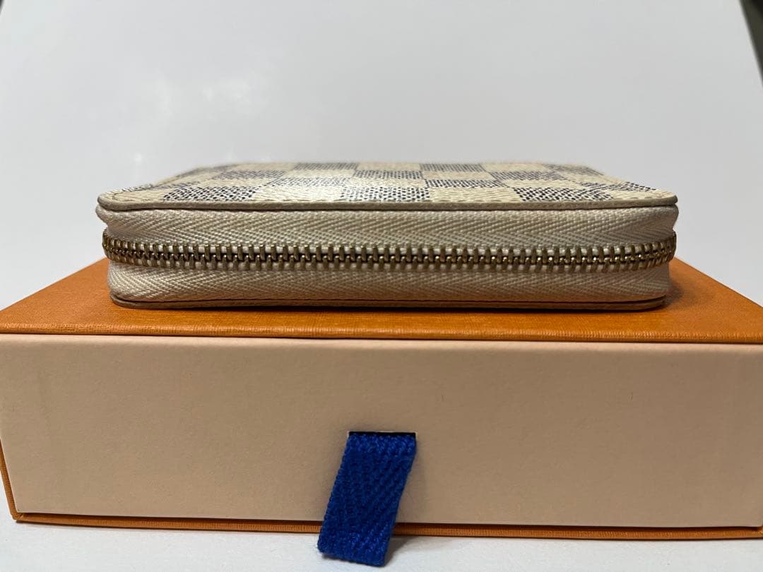 ルイヴィトン ダミエ アズール ジッピー パース コンパクトウォレット 白