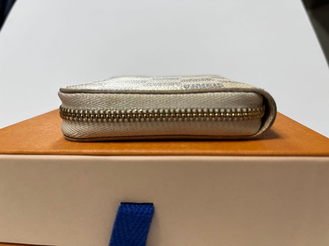 ルイヴィトン ダミエ アズール ジッピー パース コンパクトウォレット 白