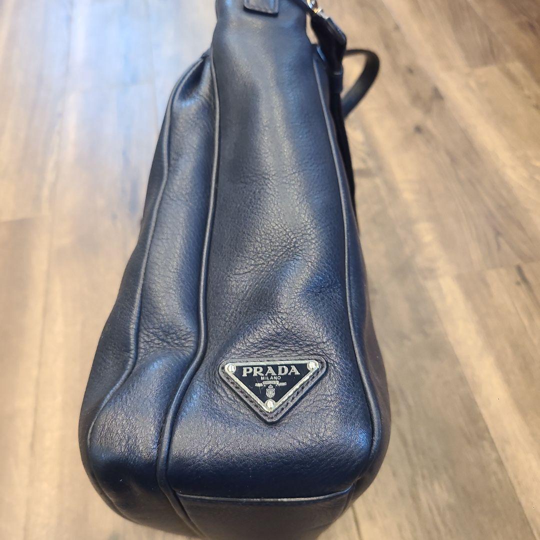 PRADA ネイビー レザー ショルダーバッグ