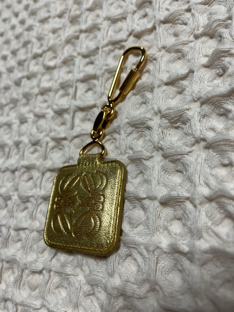 LOEWE ロエベ　ゴールド レザーチャーム　未使用品