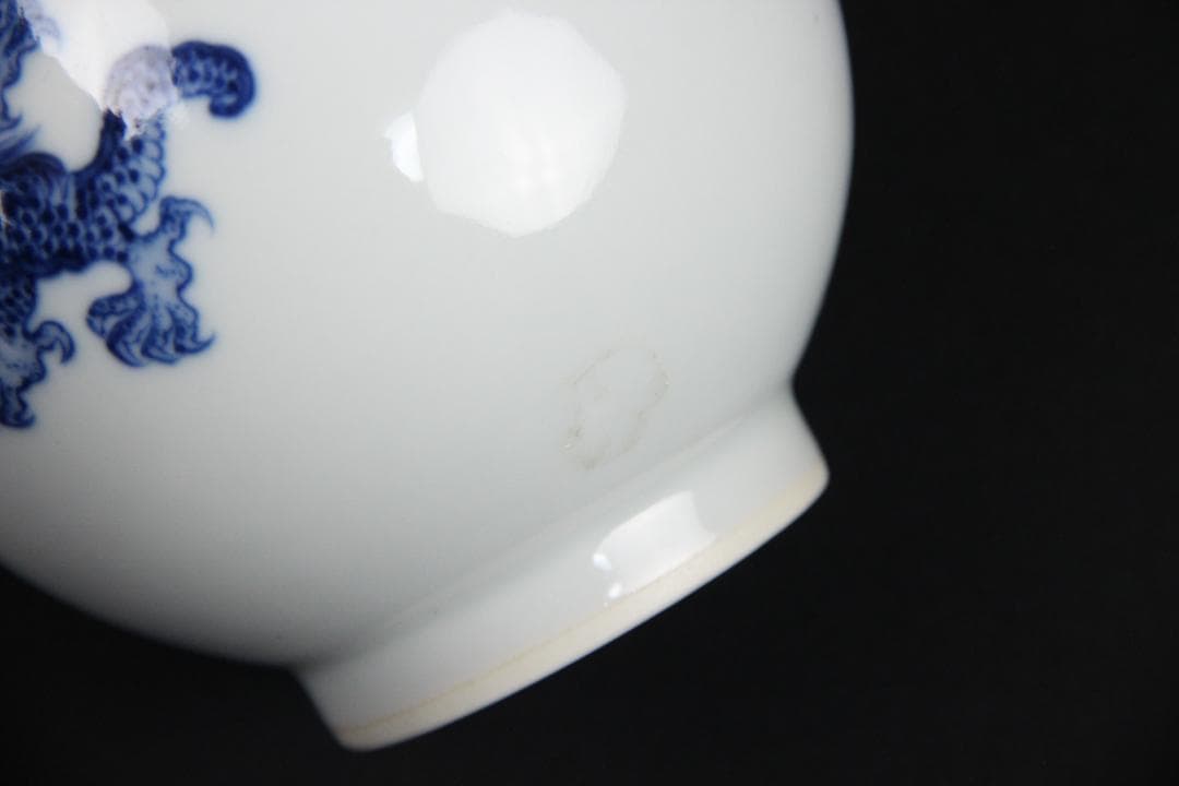 青花　龍鳳麒麟図　大清康熙年製　細密描絵　白磁花瓶　中国 陶磁器　Eo21-26