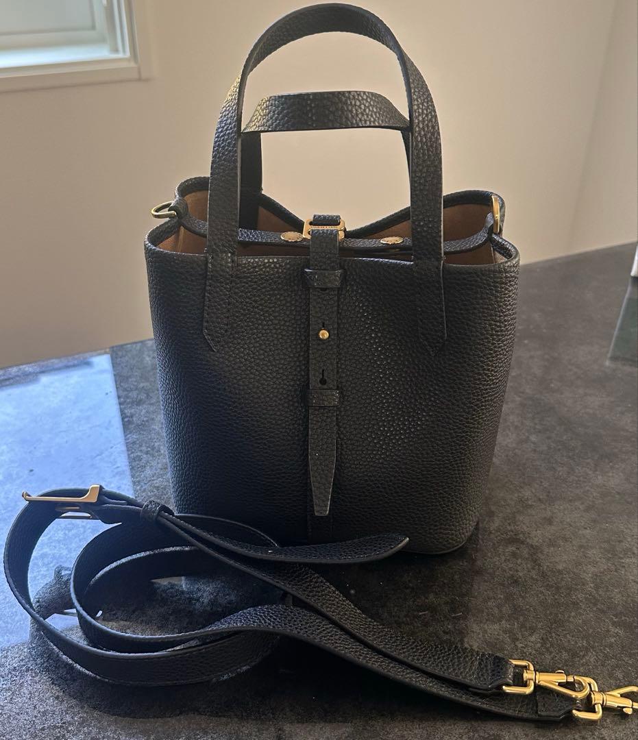 ベリル リサイクルレザーバケツバッグ CHARLES & KEITH