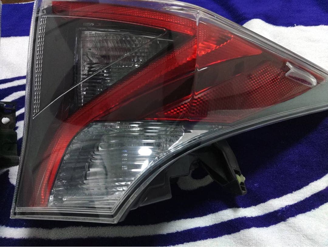 トヨタ　プリウス　50 前期　テールランプ　ICHIKOH 47-87