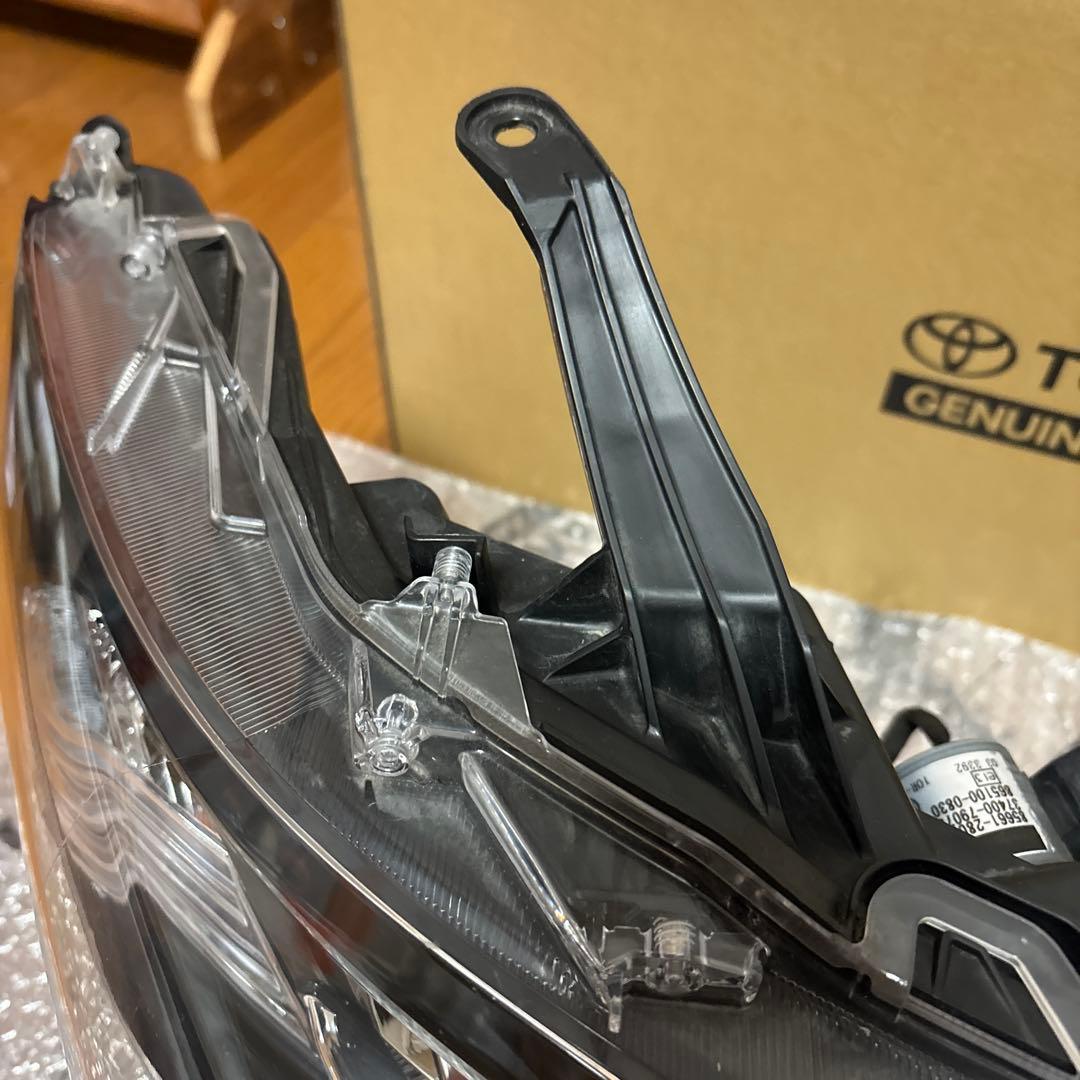 トヨタプラド右ヘッドライト
