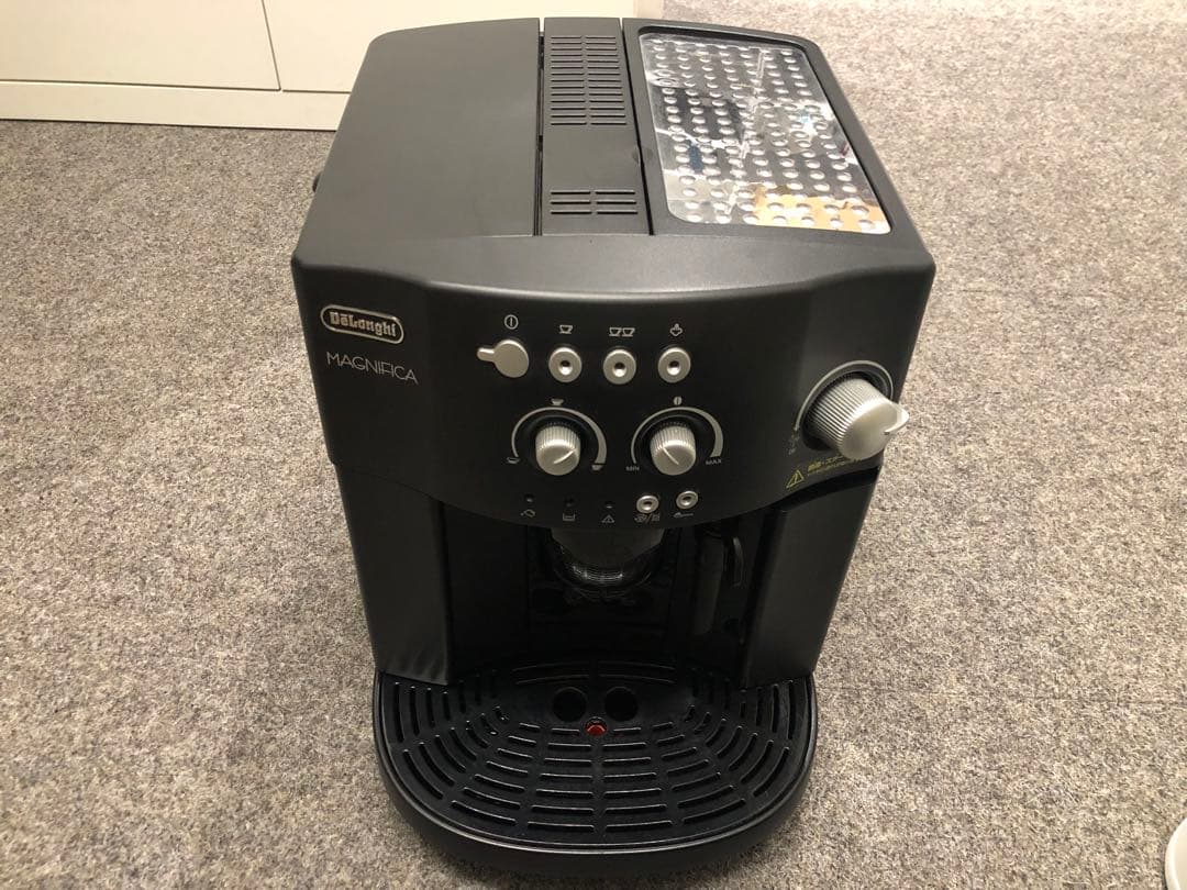 デロンギ　全自動コーヒーマシン　ESAM1000SJ