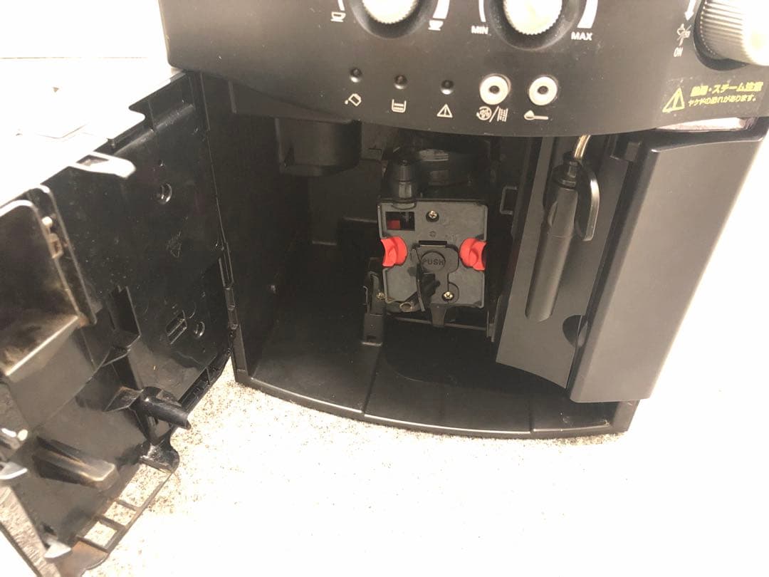 デロンギ　全自動コーヒーマシン　ESAM1000SJ