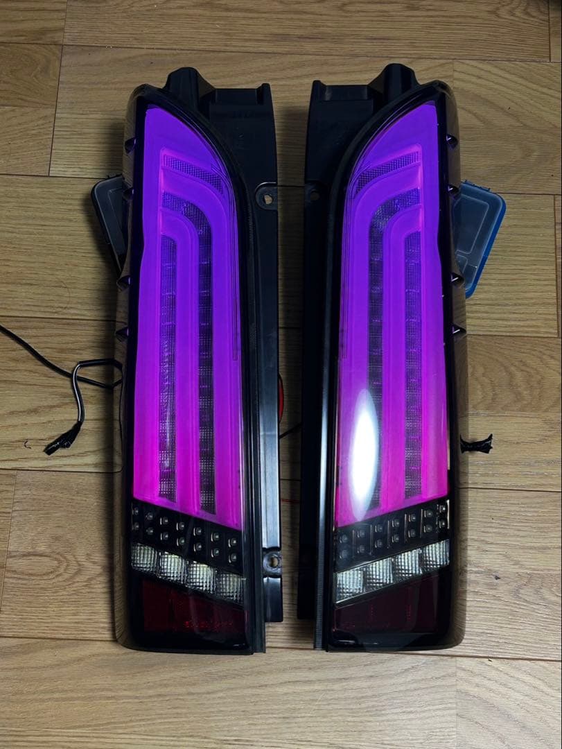 ハイエース テールランプ valenti スモーク ワンオフ