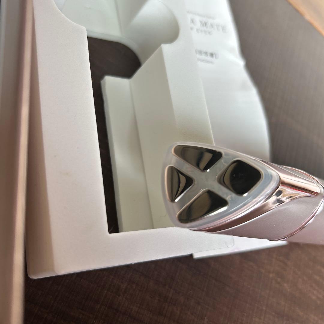 アクシージアメイフォーアイズ　美顔器