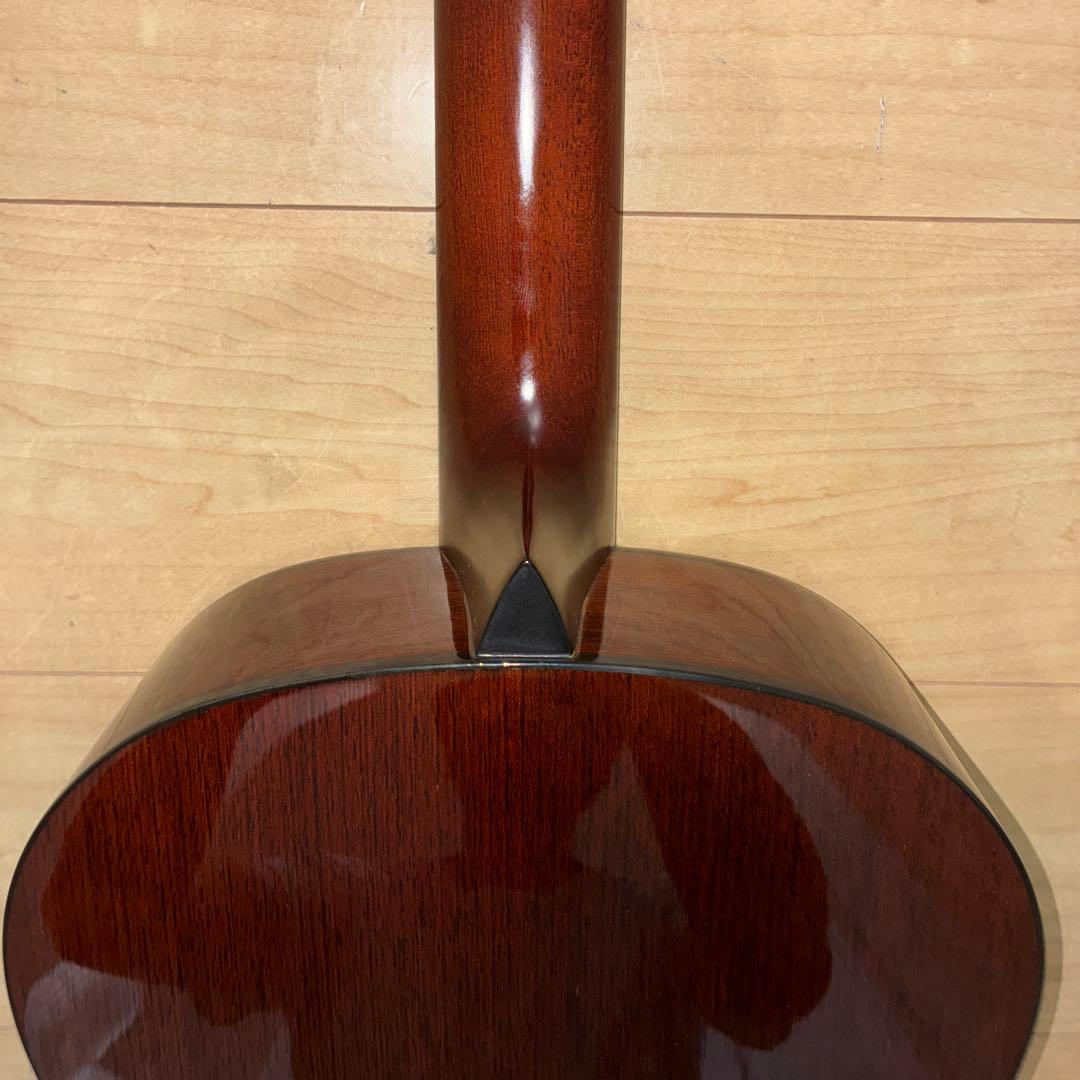 タカミネ　アコースティックギター　スモールタイプで弾きやすいギターです