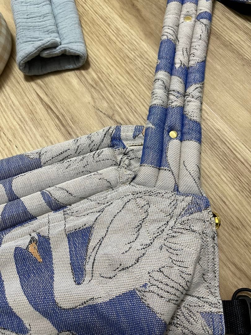 アーティポッペ　抱っこ紐　白鳥　スワン