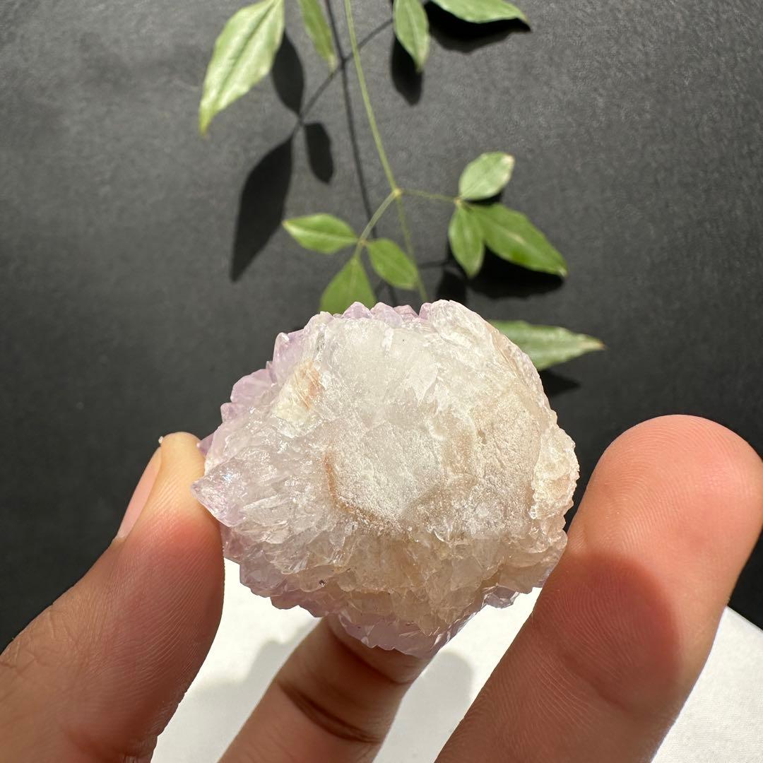 天然石アメジストの原石　置物　鉱物D.438