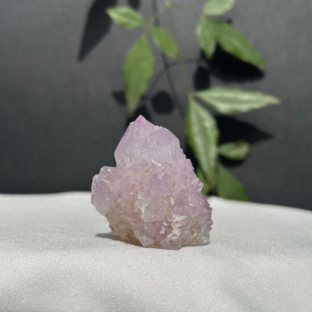 天然石アメジストの原石　置物　鉱物D.438