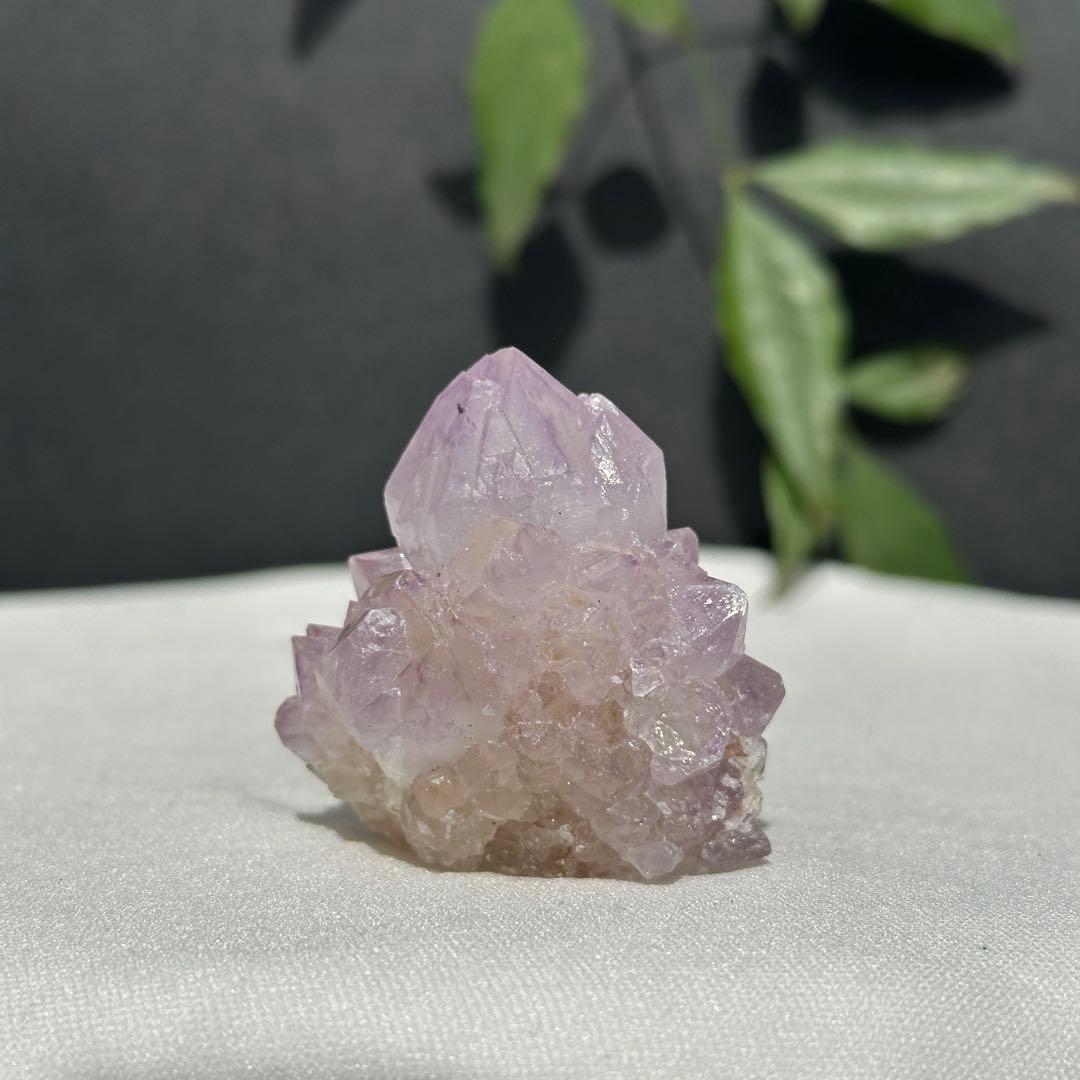 天然石アメジストの原石　置物　鉱物D.438