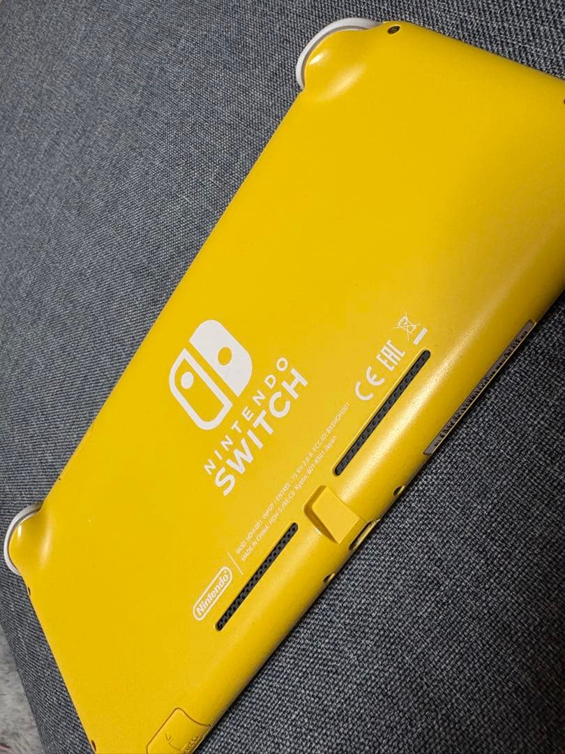 Nintendo switch ライト　イエロー