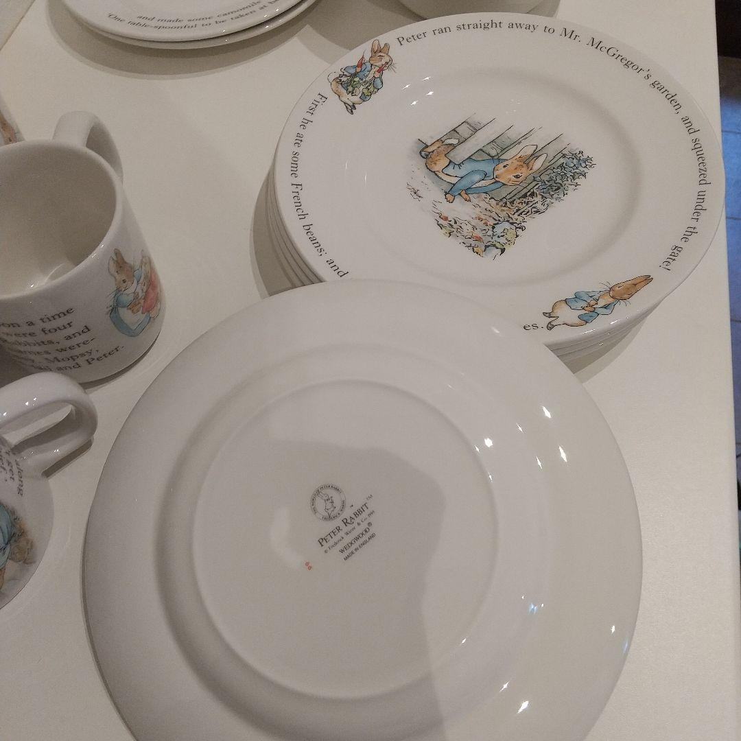 ウエッジウッド・ピーターラビットシリーズ・１７点セットです。