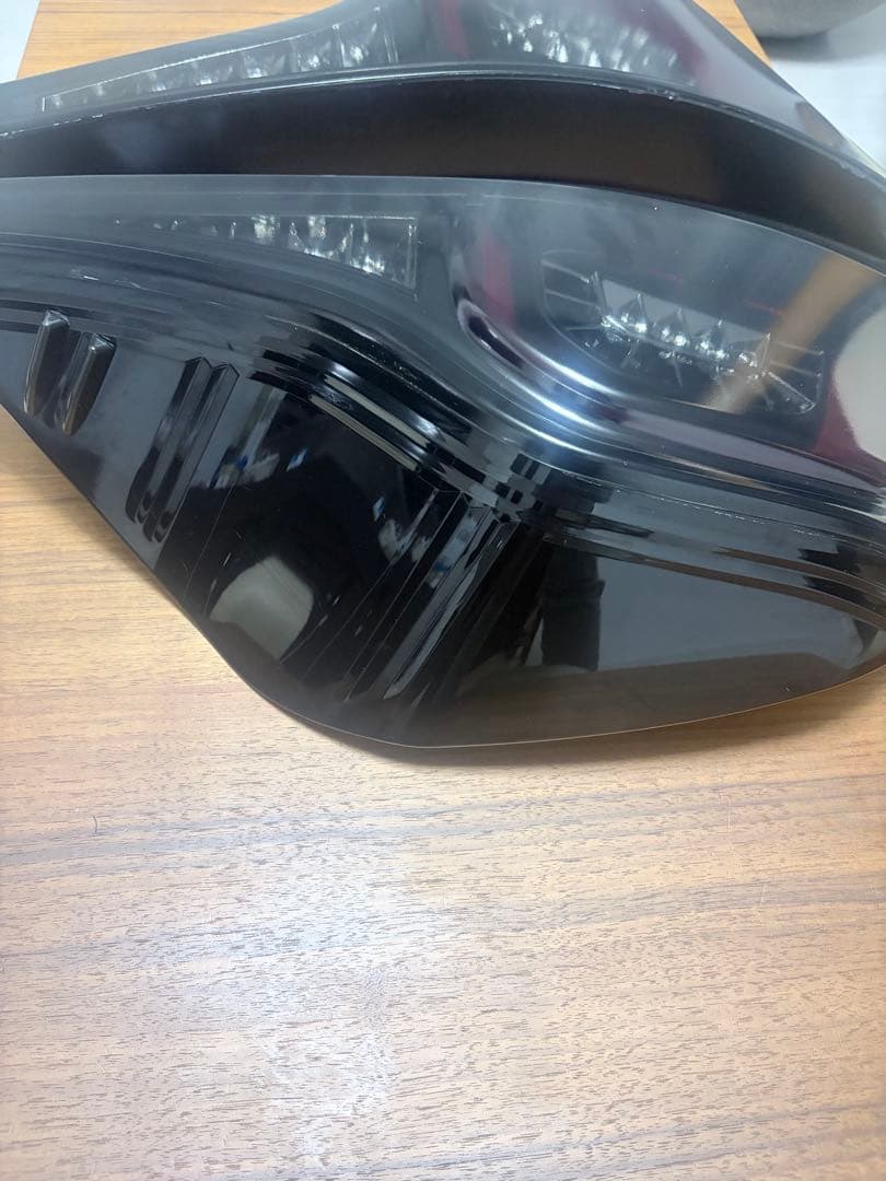 メガ角刈り　 アクアレヴィーアスモークテールランプ