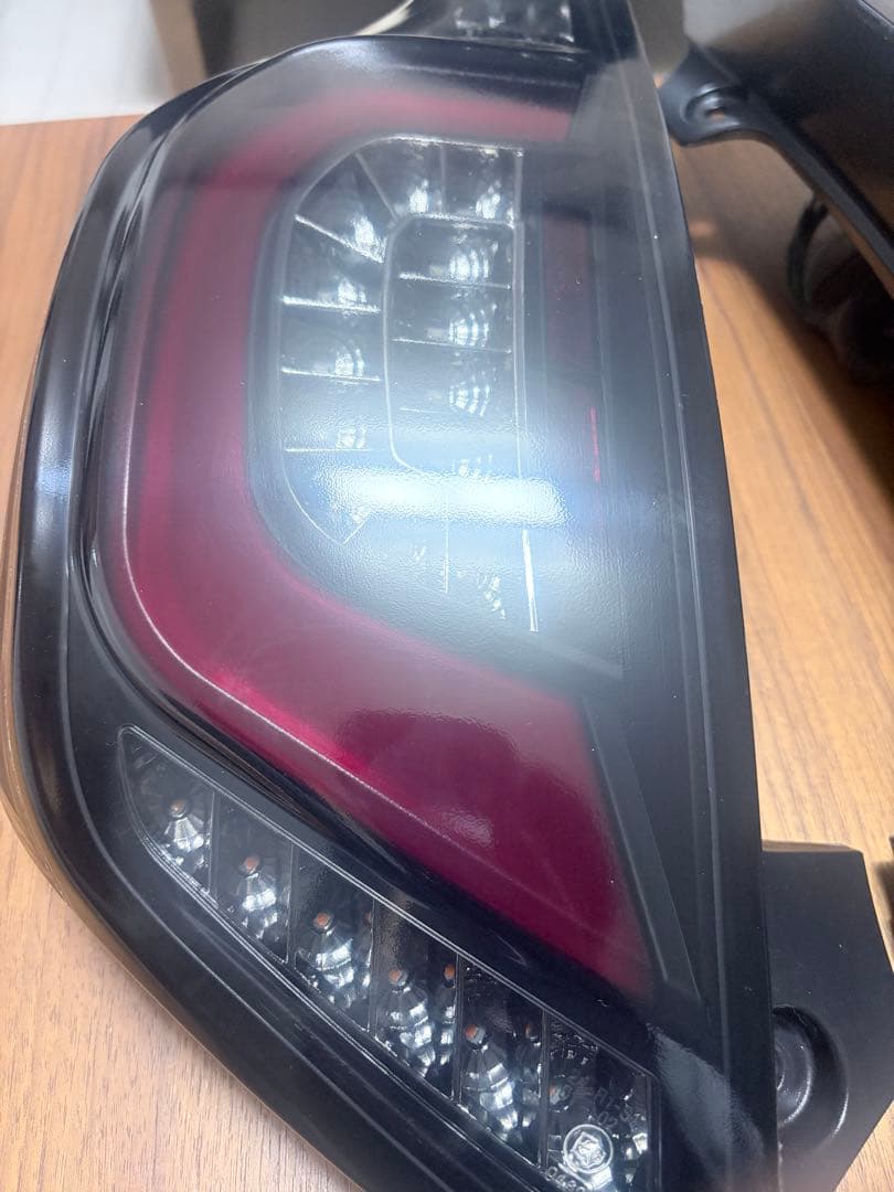 メガ角刈り　 アクアレヴィーアスモークテールランプ