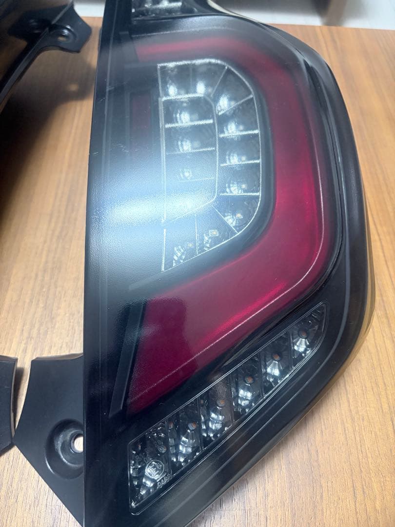 メガ角刈り　 アクアレヴィーアスモークテールランプ