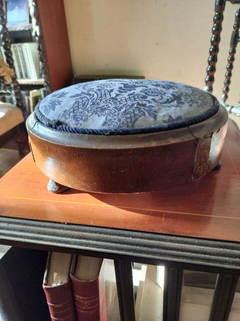 イギリスアンティークフットスツール